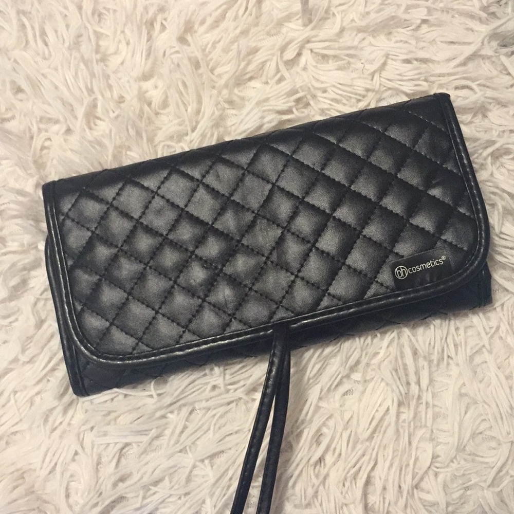 BH Cosmetics brush bag